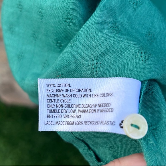 SzL-UniversalThread Shirt Sleeve top w/lace detail see last photo for small spot - Picture 3 of 6